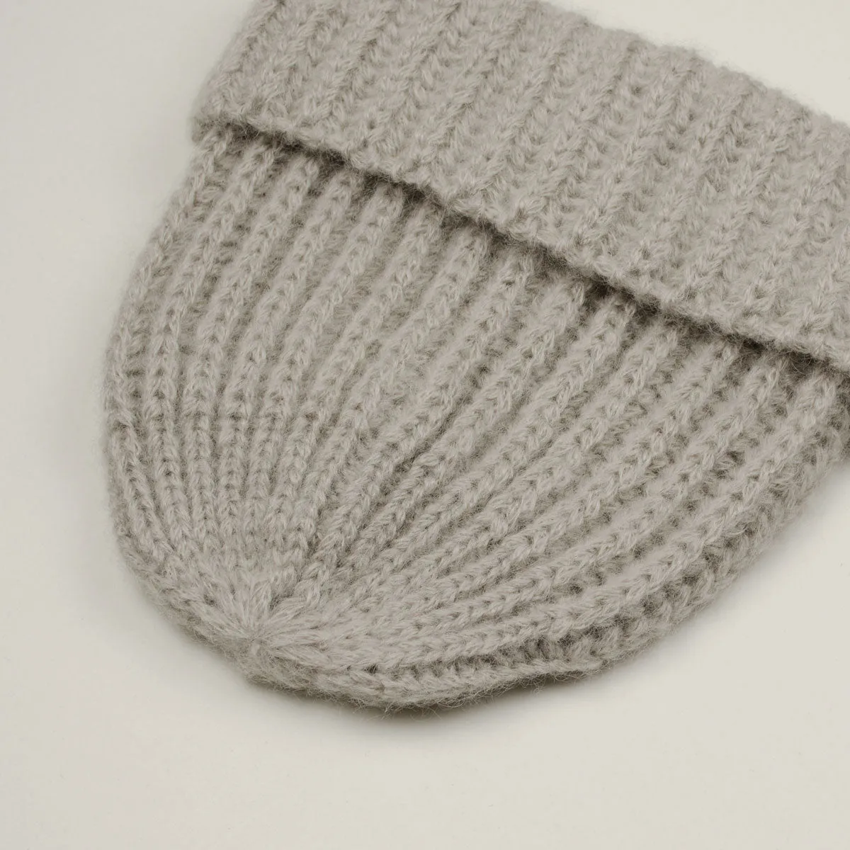 cableami - Mohair Tube-Yarn Beanie - Light Beige